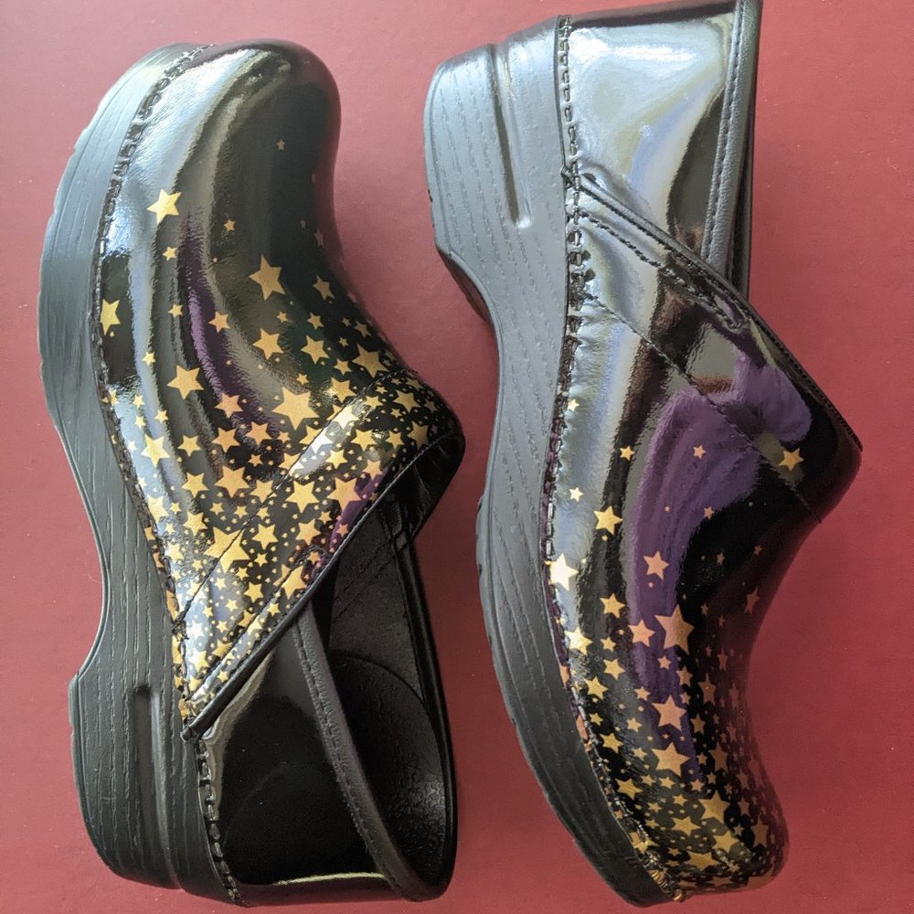 Dansko Women's Twin Pro - Falling Stars clogs, size 39.... Unique design